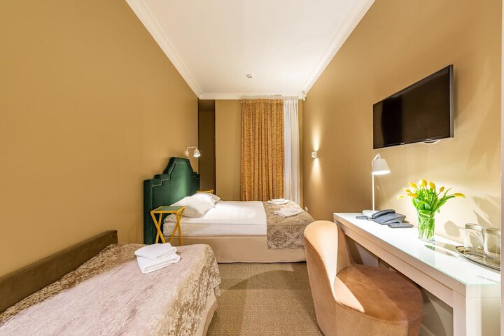 Room 17 of 30