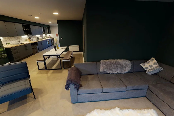 Room 4 of 13
