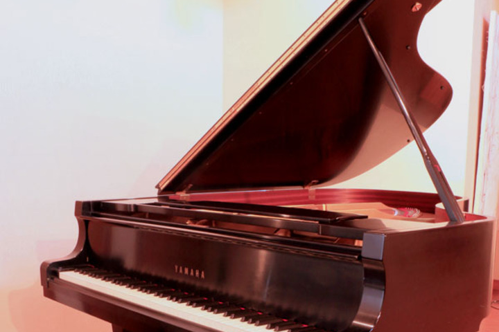[Facilities] Valuable "Yamaha Grand Piano"