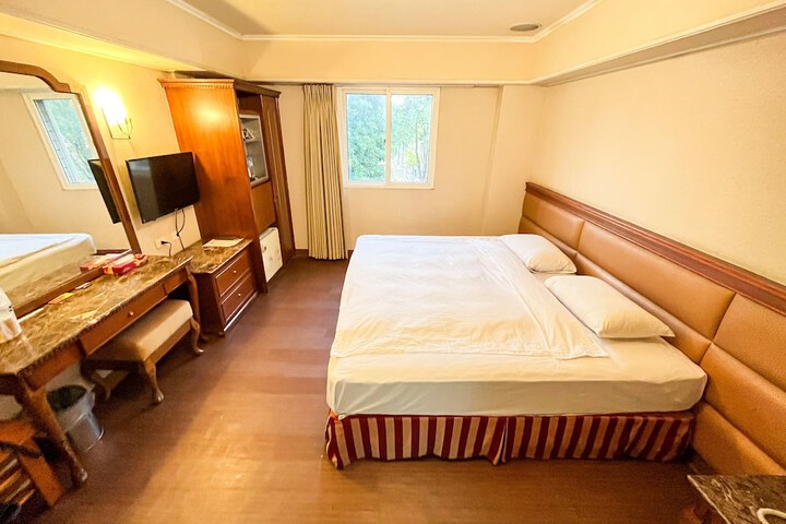 Room 15 of 40