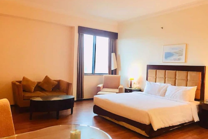 Room 27 of 61