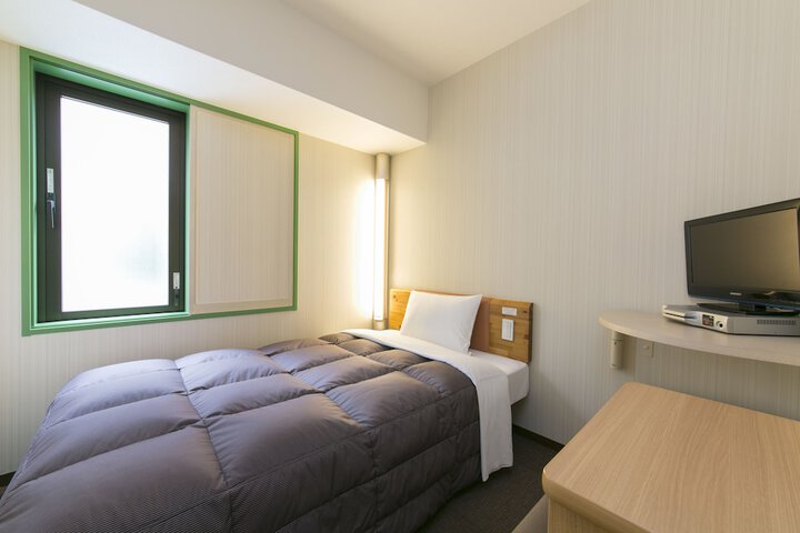 Room 15 of 34