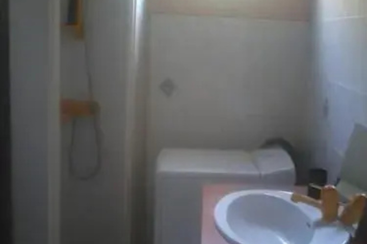 Room 4 of 9