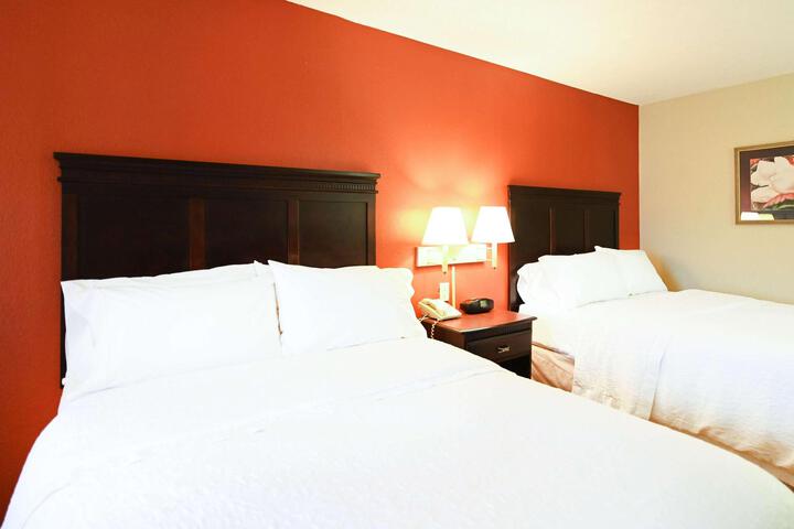 2 Double Beds (8 of 16)