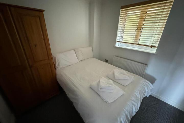 4 Bed- Saltram by Pureserviced