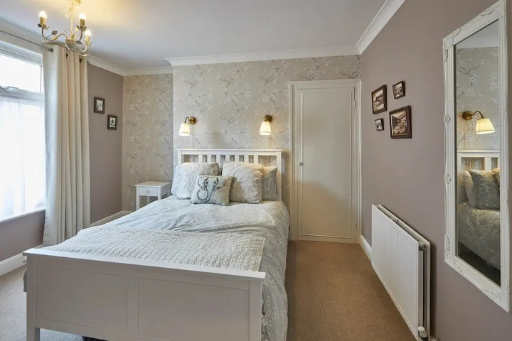 Room 4 of 10