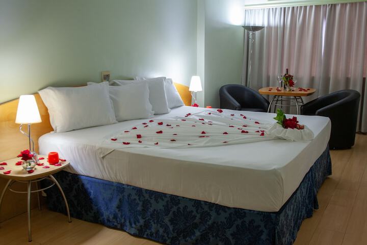 Room 42 of 156