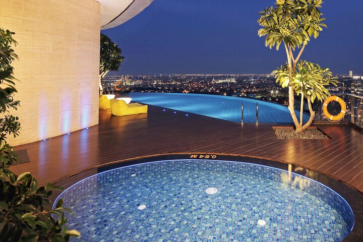 Hotel with Pool