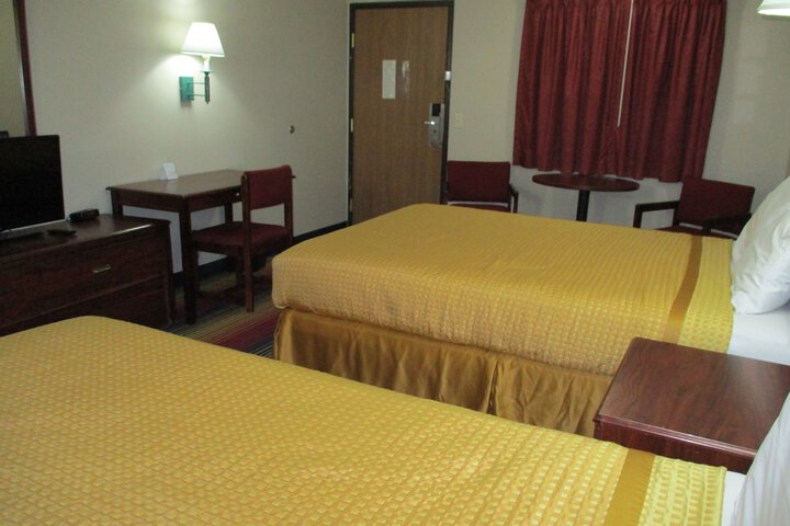 1 Queen Bed (9 of 26)