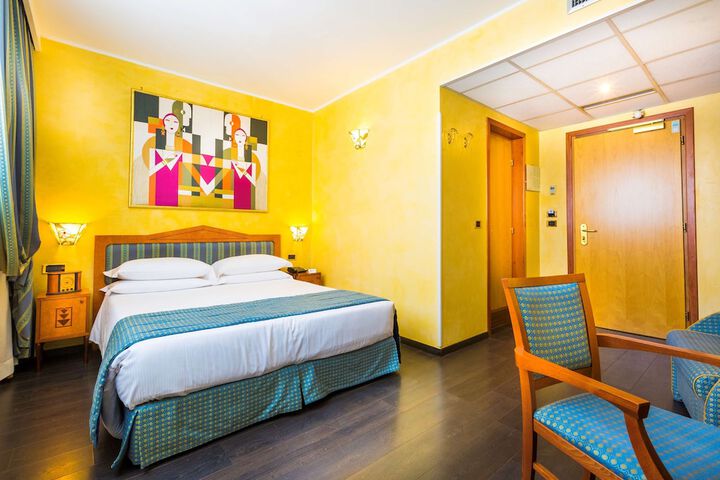 Room 34 of 111
