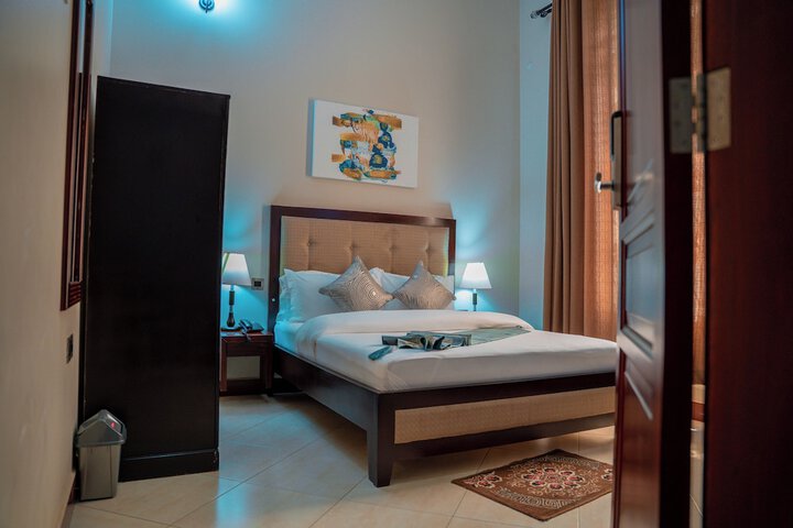 Room 25 of 63