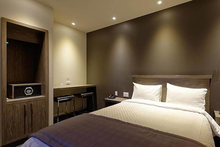 Room 13 of 29