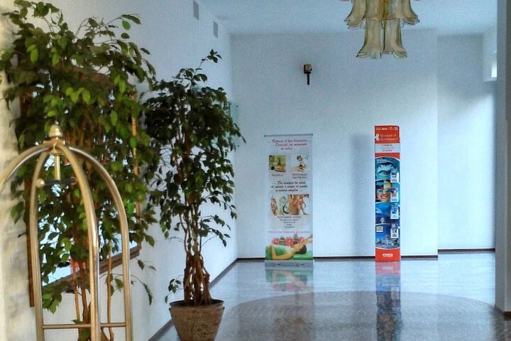Ballroom/Hall 19 of 24