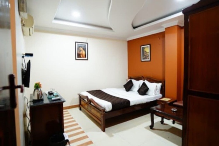 Room 7 of 9