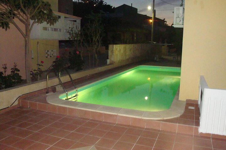 Pool 25 of 37