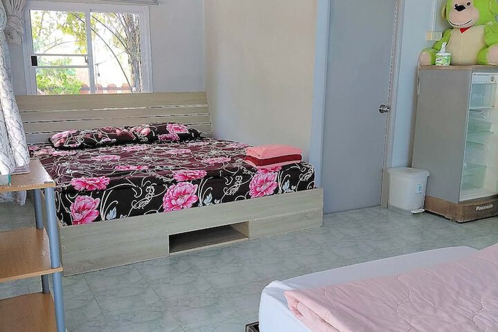 Room 6 of 16