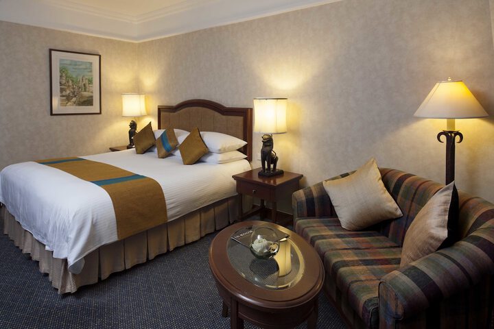 Room 4 of 117