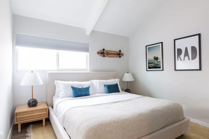 Room 2 of 18