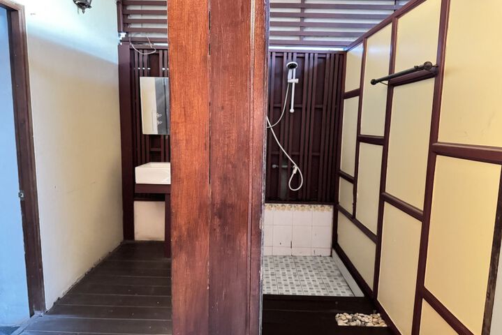 Room 70 of 95