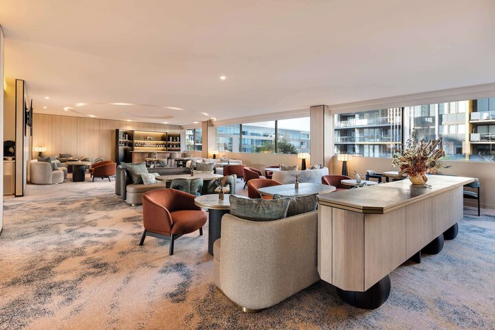 Lounge 44 of 65