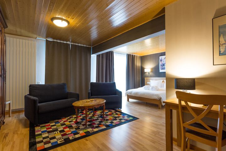 Room 9 of 80