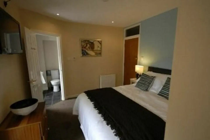 Room 3 of 13