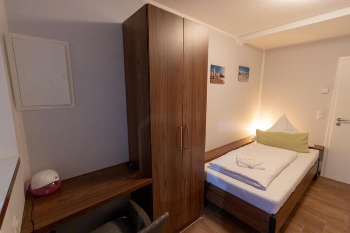 Room 16 of 39