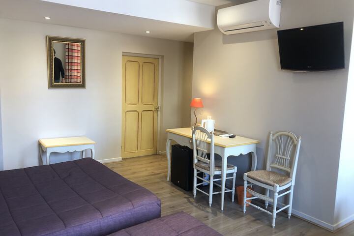 Room 9 of 136