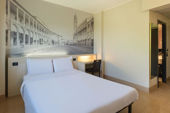 Room 27 of 49