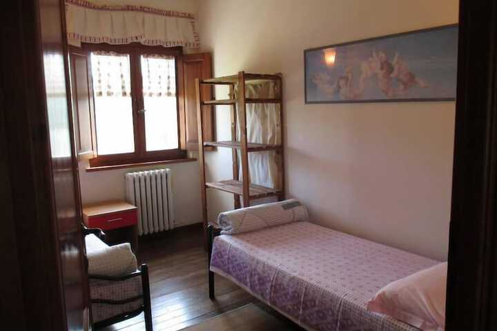 Room 4 of 15