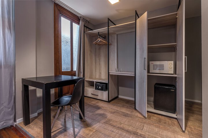 Room 16 of 40