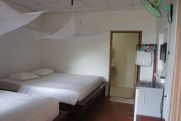 Room 12 of 79