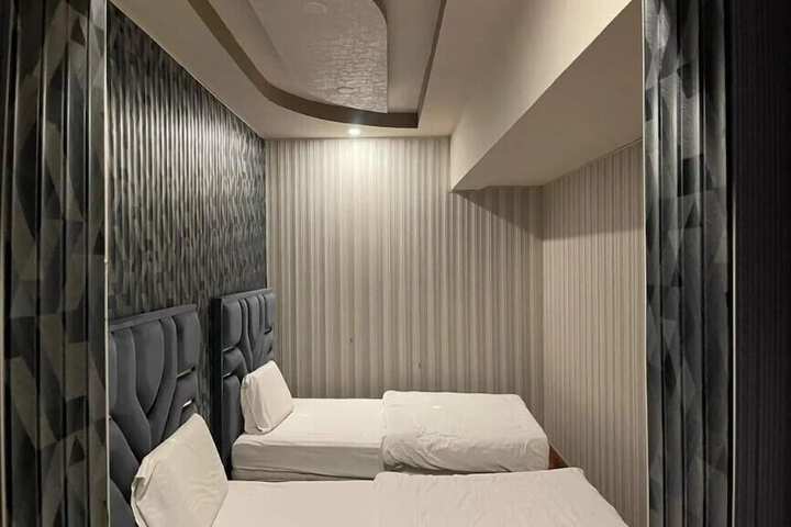Room 11 of 15