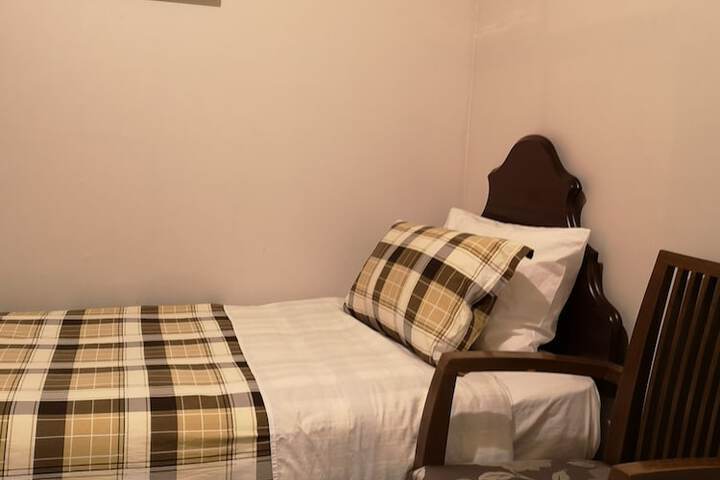Room 16 of 37