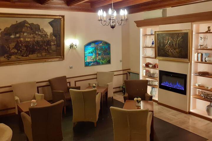 Lobby lounge