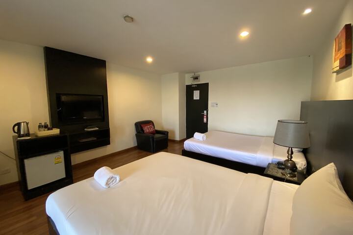 Room 33 of 186