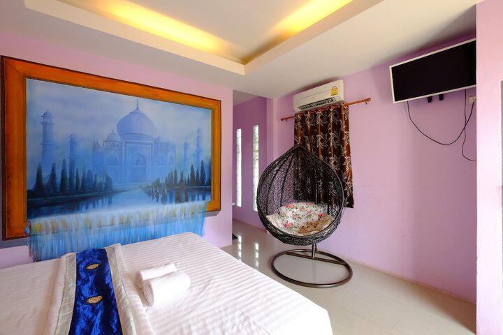 Room 9 of 33