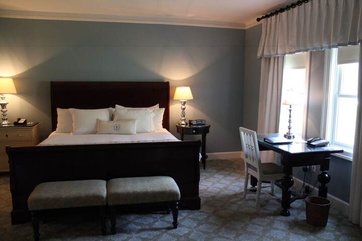 Deluxe Room 1 King Bed (24 of 53)