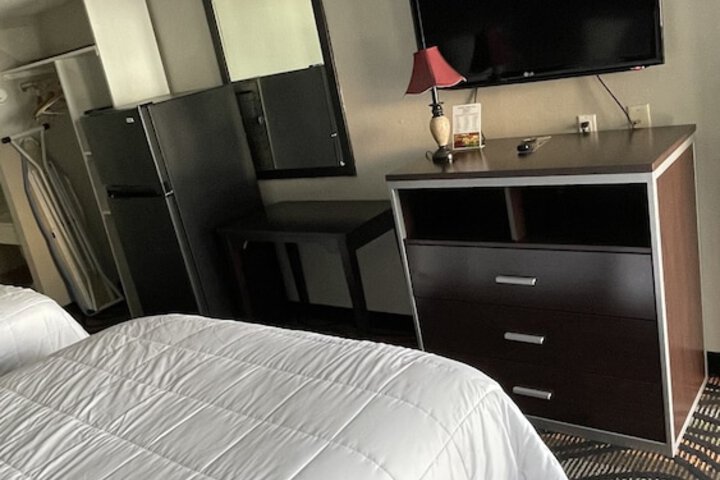 2 Queen Beds (5 of 18)