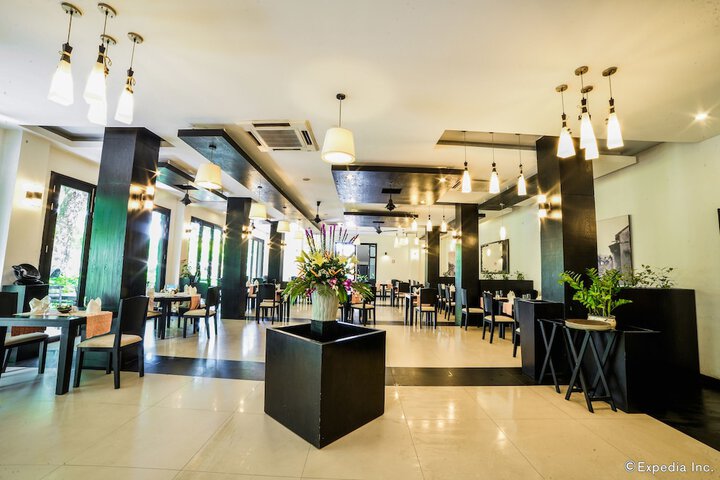 Lounge 93 of 126