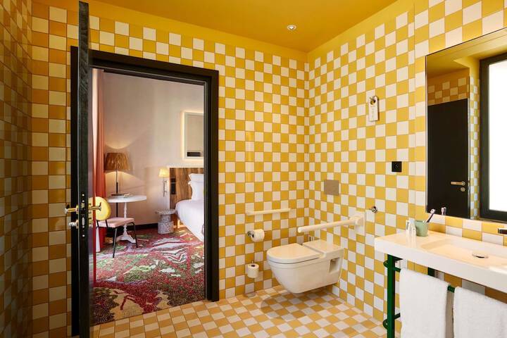 Room 21 of 84
