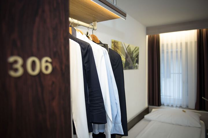 Room 51 of 107