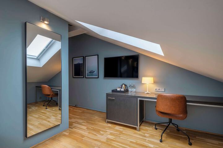 Room 34 of 95