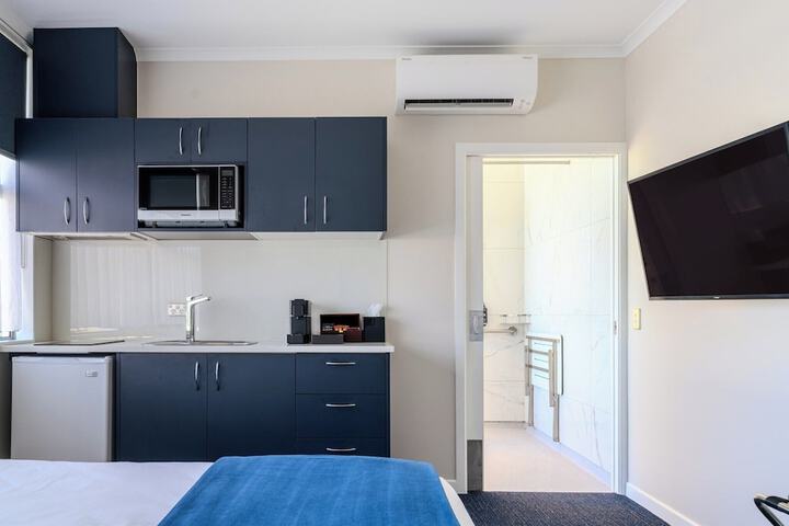 Room 27 of 69