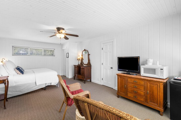 Room 46 of 100