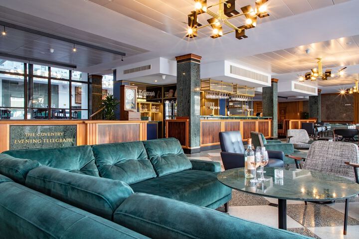 Lounge 79 of 93