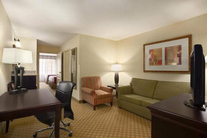 1 King Bed (5 of 6)