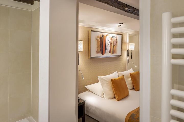 Room 48 of 83