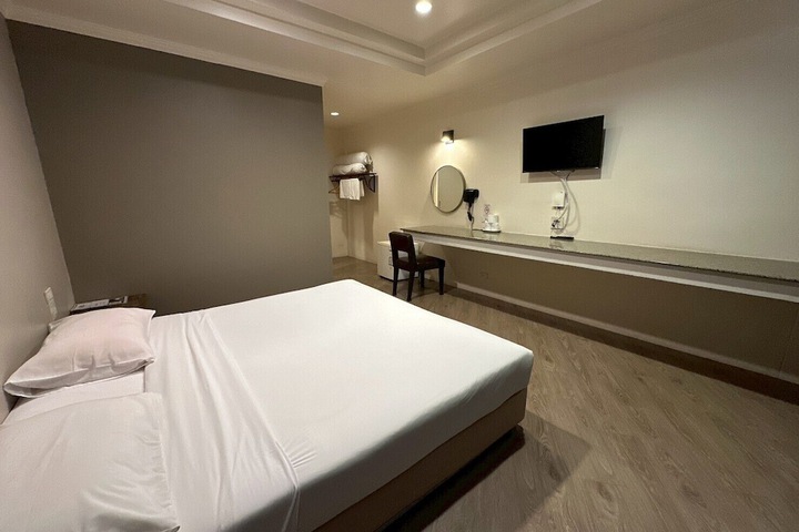 Room 4 of 45