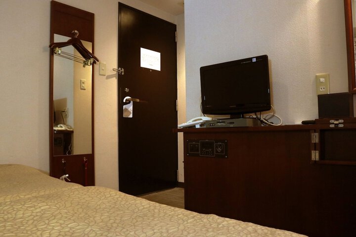 Room 16 of 25